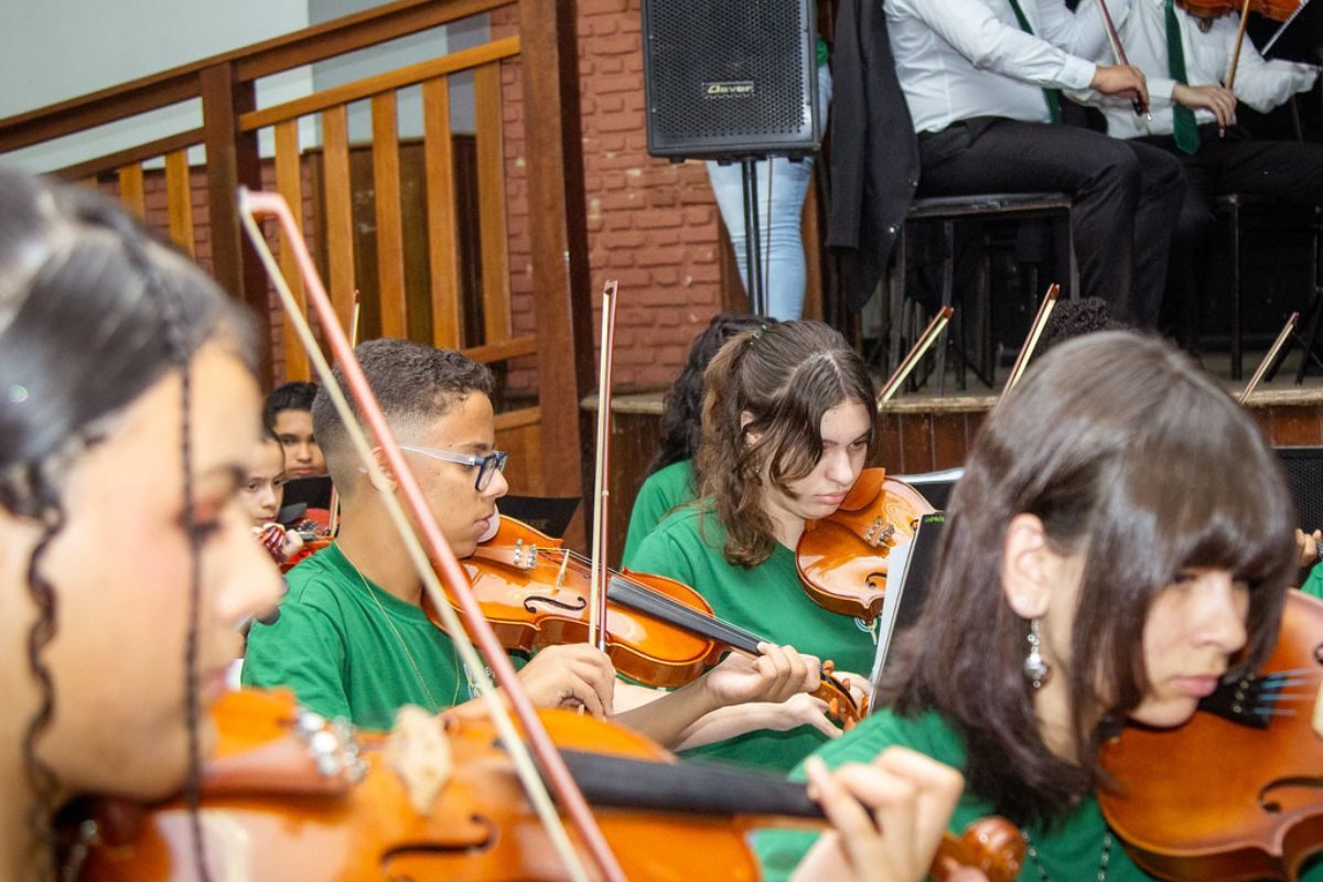 Orchestre des Jeunes Sabra en concert au Théâtre Municipal de Betim pendant le Make Music Day