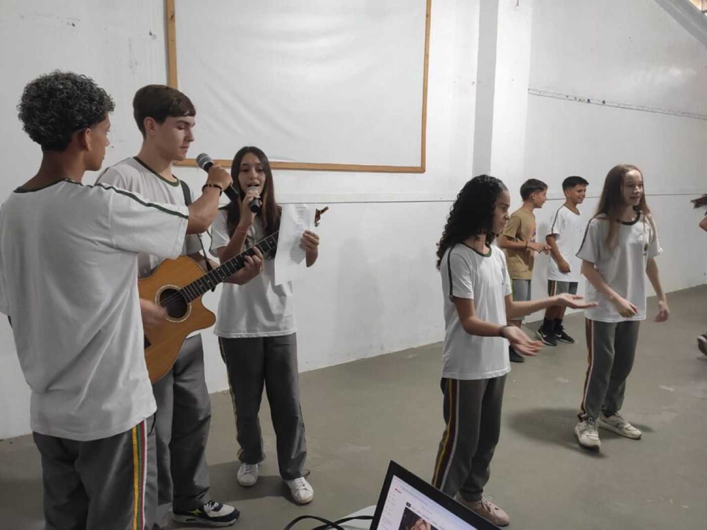 Atividade musical na Escola Augusta Dutra no Make Music Brusque 2024