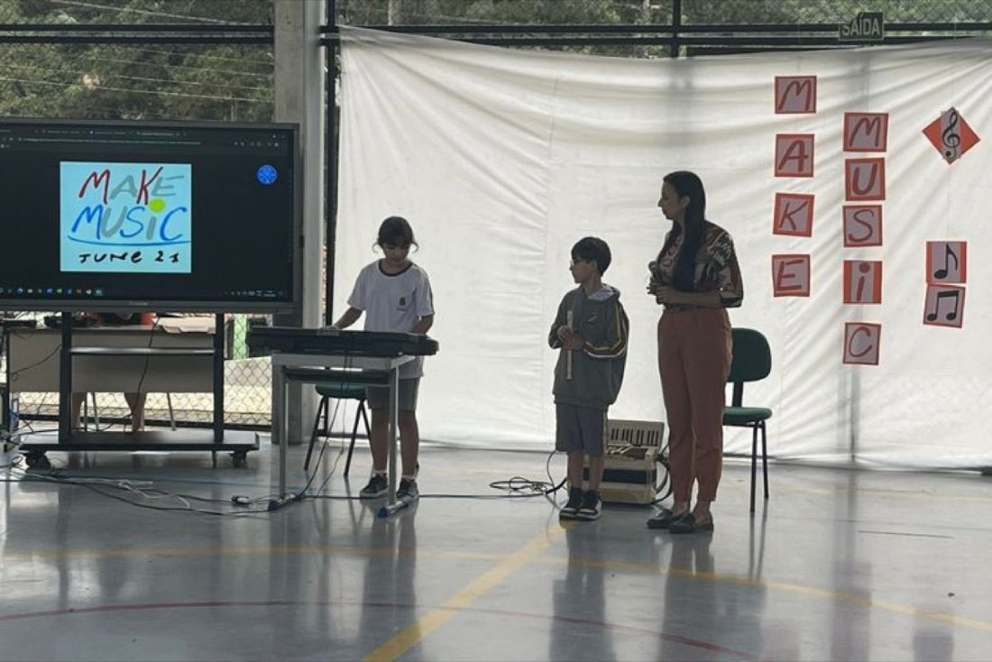 Participantes do Make Music Brusque 2024 em registro de divulgação