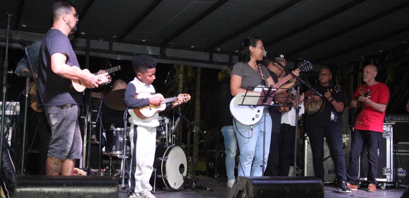 Palco na Fonte do Sapo durante o Dia de Fazer Música | Make Music em Santos