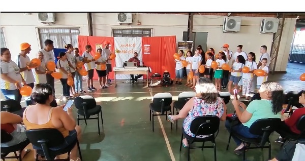 Atividade musical do Dia de Fazer Música | Make Music em Tapejara com participantes e público