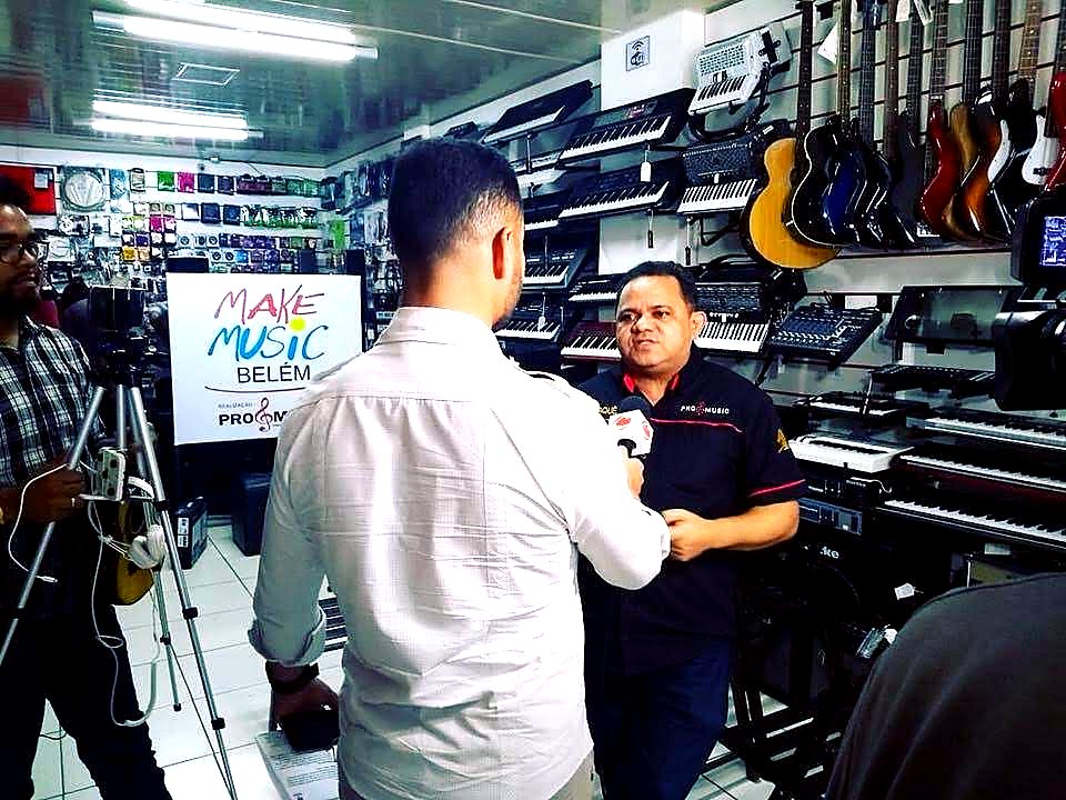 Entrevista em loja de instrumentos durante ação do Make Music em Belém